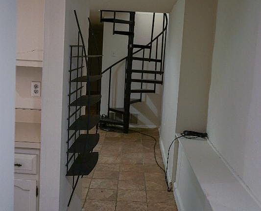 4th image of 509 1/2 S 6th St #A