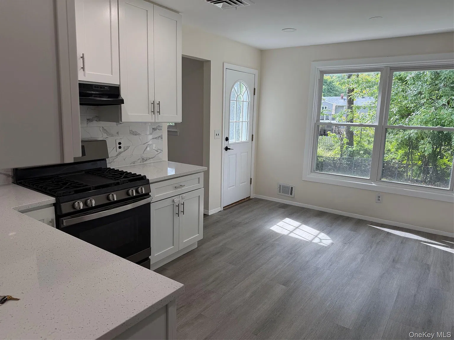 4 bed, 2.5 bath, 1808 sqft, $4,400 — Photo 4