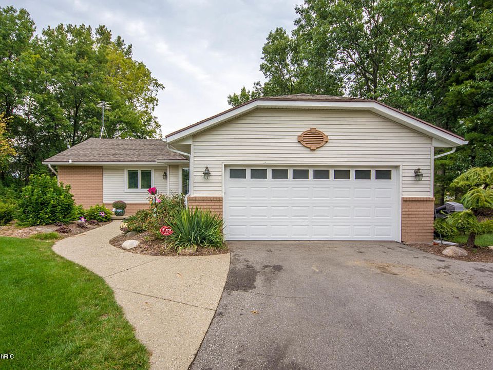 1st image of 7100 Bonaire Ct NE