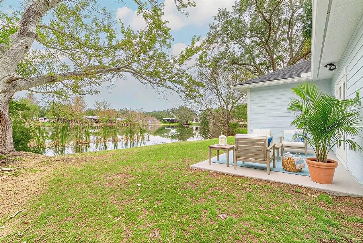 3 bed, 2.0 bath, 1206 sqft, $2,600 — Photo 3
