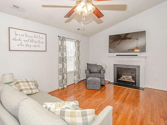 5th image of 2212 Sara Ann Ct