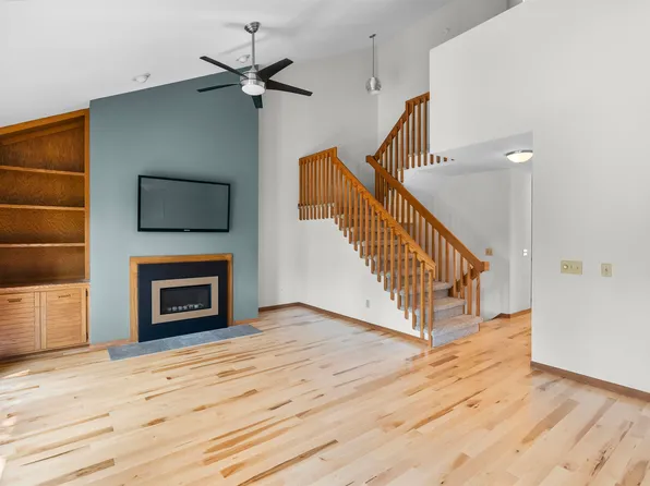 27 Oak Grove Dr, Madison, WI 53717
