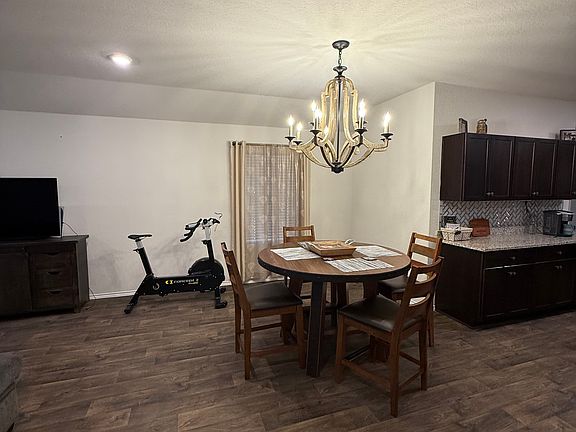 3rd image of 208 Yucca Dr