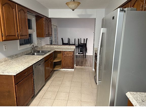 2nd image of 18072 Meadow Ln