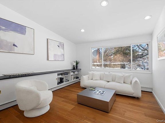 5th image of 44 Amherst Drive