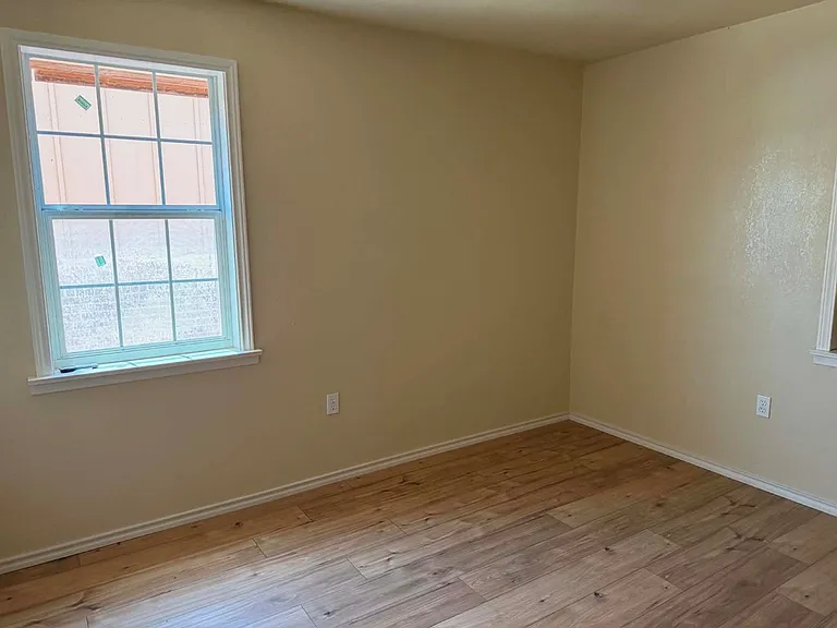 8821 Lamar Ave — Photo 7