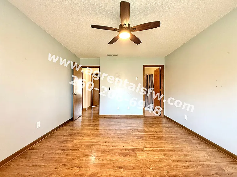 823 Woodland Springs Pl — Photo 15