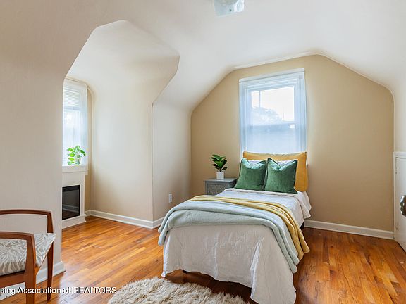 5th image of 116 E Greenlawn Ave