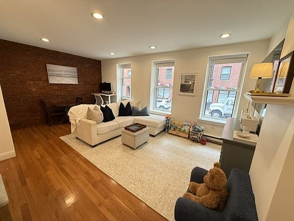 2nd image of 8 Battery St APT 4