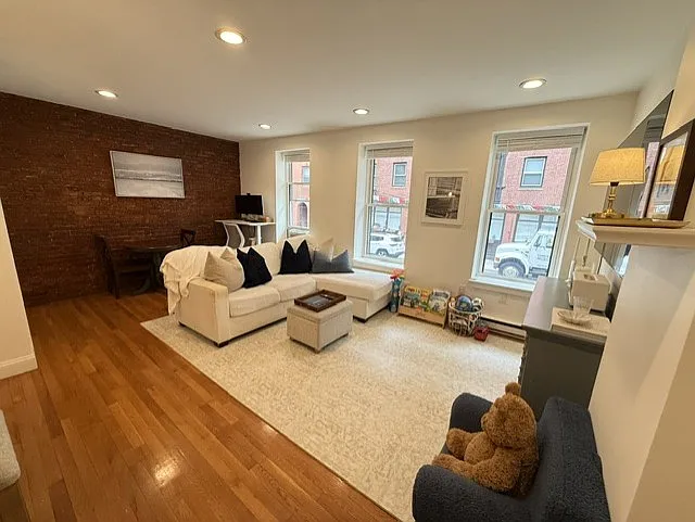 8 Battery St #4 — Photo 2