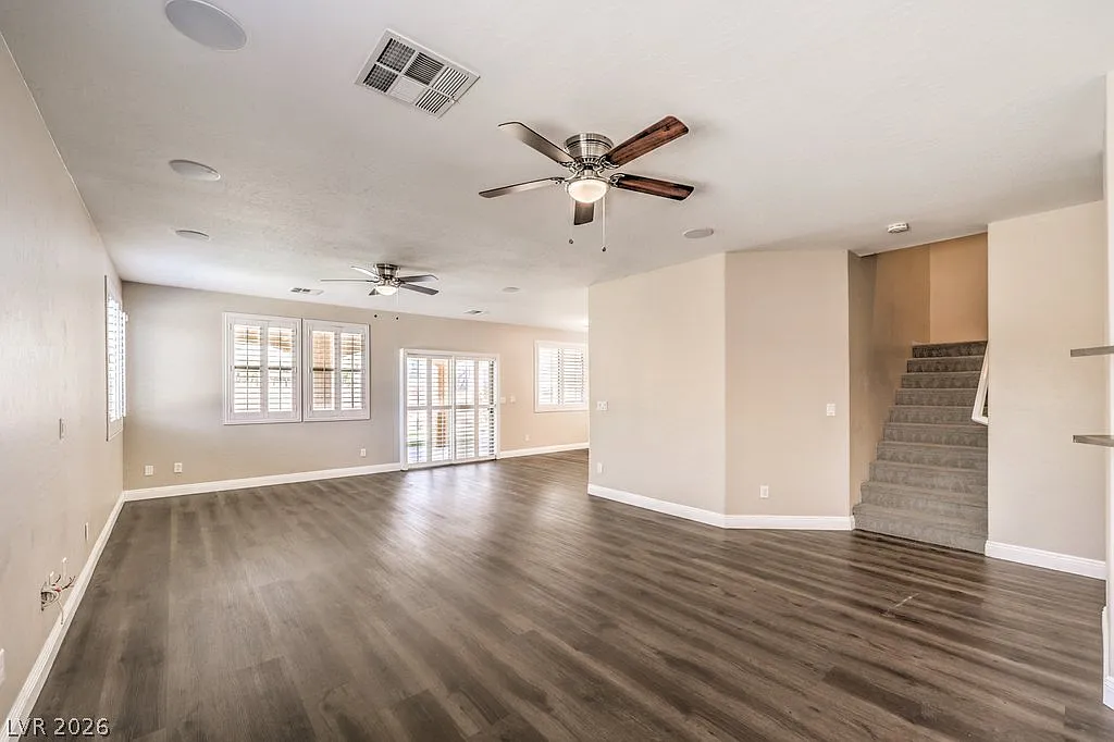 4 bed, 2.5 bath, 2096 sqft, $3,499 — Photo 4