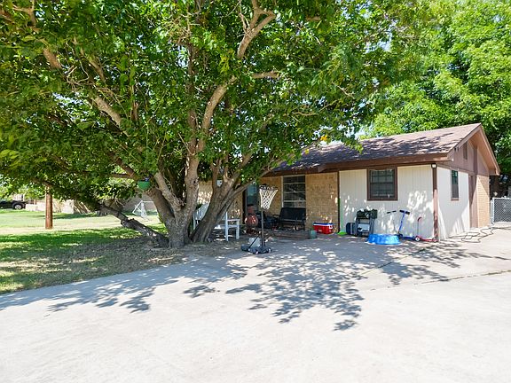 2nd image of 213 Field St