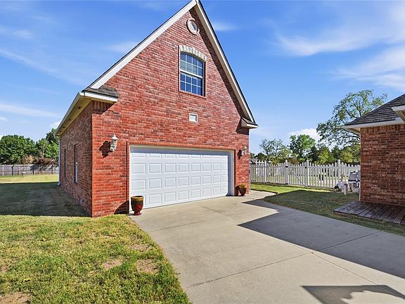 5th image of 1374 Hidden Valley Ln