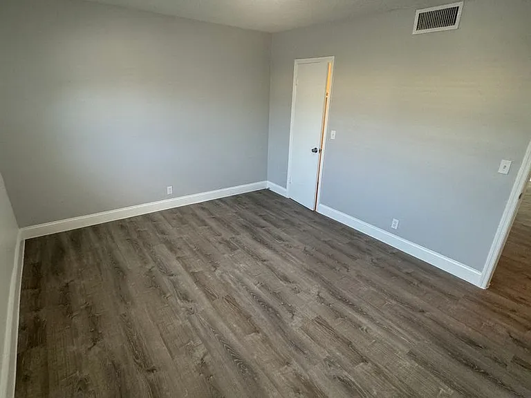 2401 NW 9th Ave — Photo 27