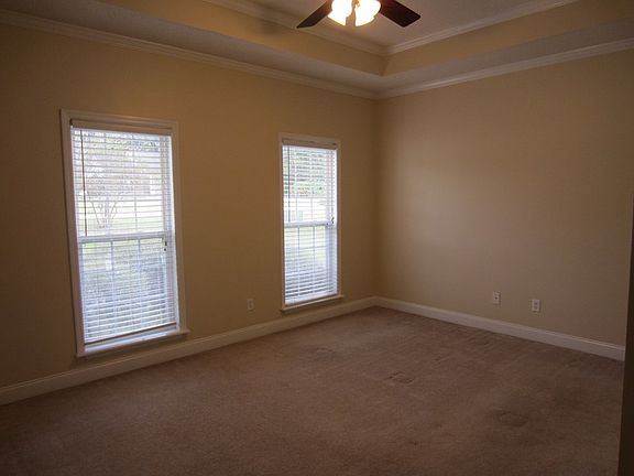 5th image of 309 Saint Clair Dr