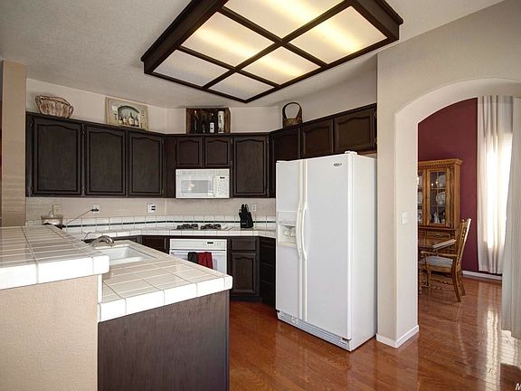 5th image of 3416 E Island Ct
