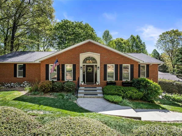 1801 Riverview Ct, Hendersonville, NC 28739