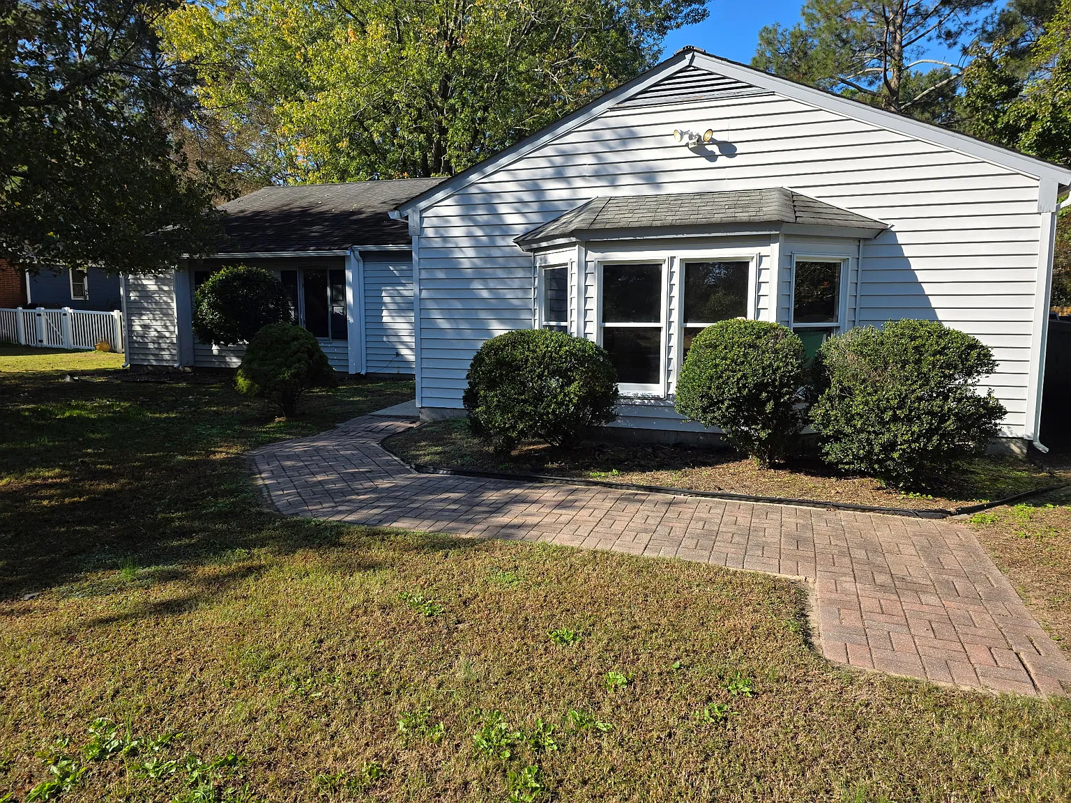 3 bed, 1985 sqft, $2,200 — Photo 2