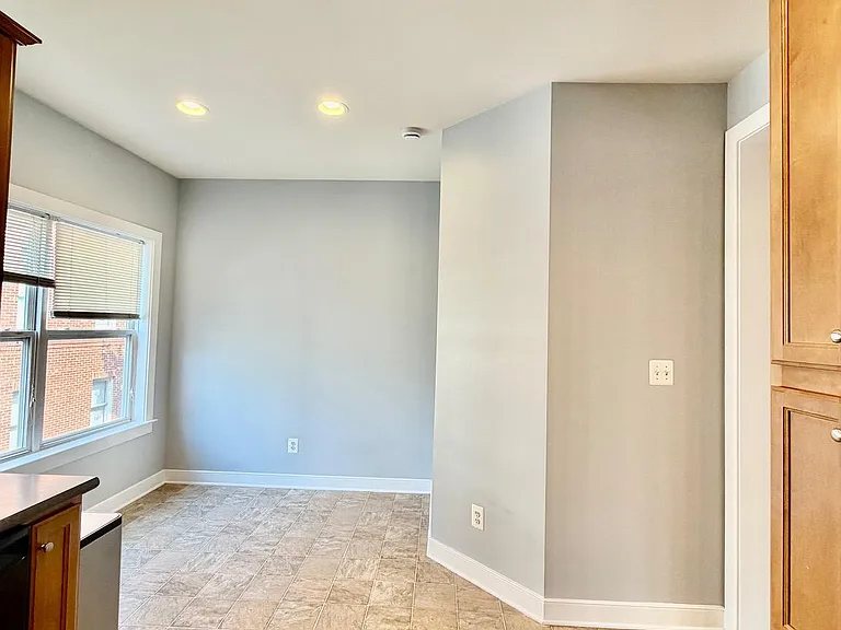 11034 Amherst Ave — Photo 14