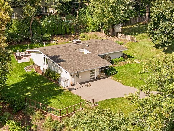 3rd image of 4734 Coventry Rd E