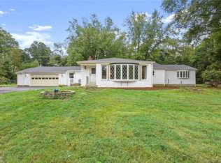 33 Colonial Dr, North Branford, CT 06471