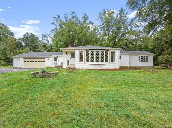33 Colonial Drive, North Branford, CT 06471