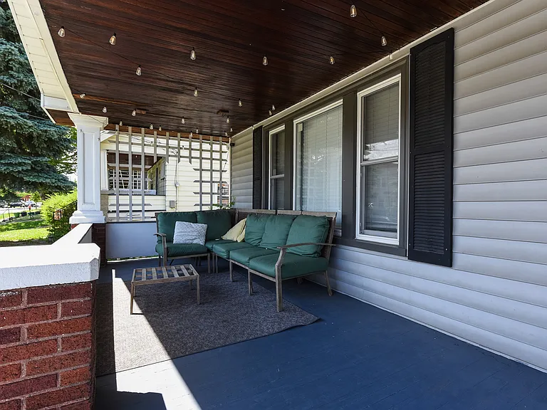 1646 Wyandotte Ave — Photo 27