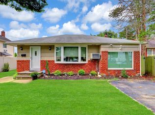 106 Massapequa Ave, Massapequa, NY 11758