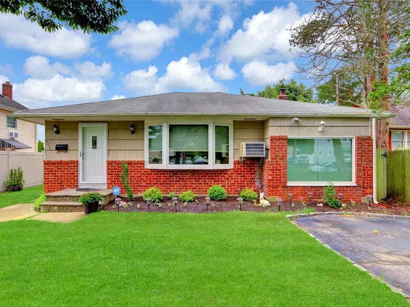 106 Massapequa Avenue, Massapequa, NY 11758