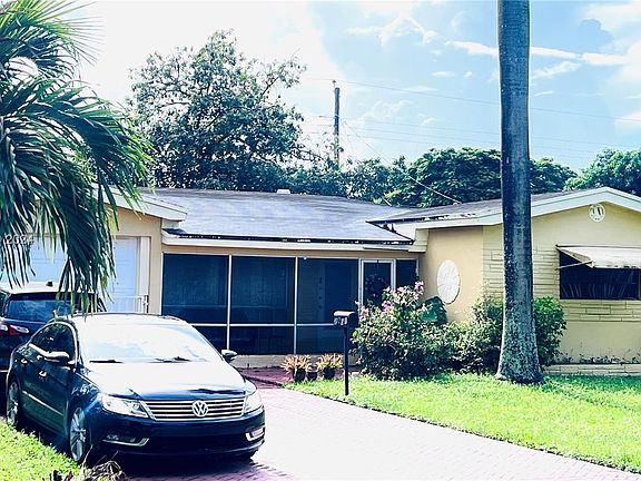 2nd image of 2601 Bahama Dr