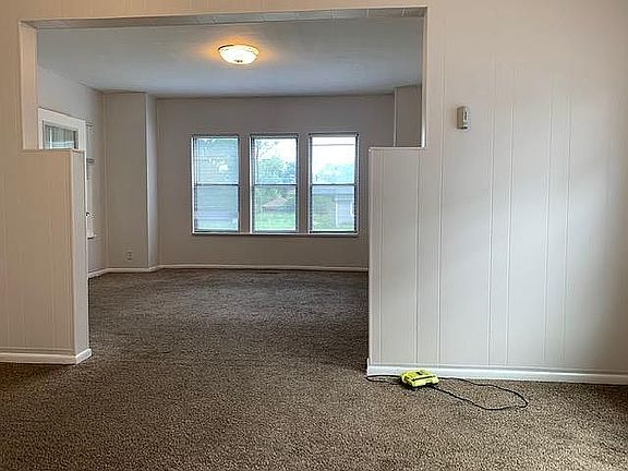 3rd image of 910 Highland Ave