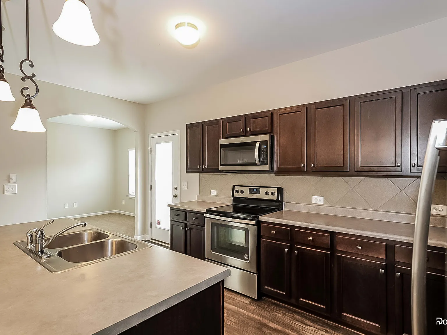 3 bed, 2.5 bath, 2040 sqft, $2,045 — Photo 3