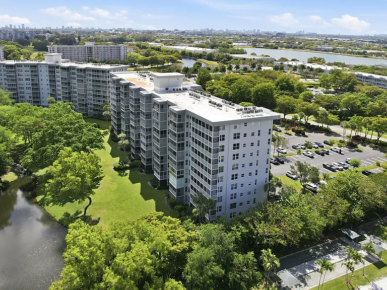 4015 W Palm Aire Dr #1001 — Photo 37