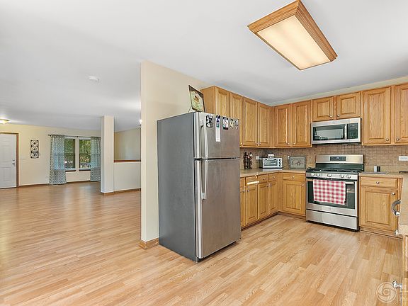5th image of 324 Kennedy Dr