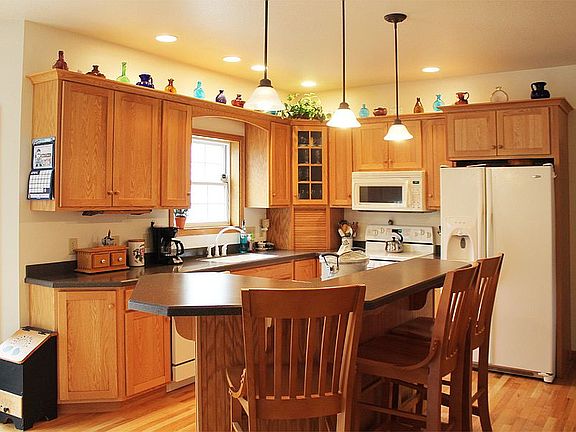 5th image of 190 Huron Woods Dr