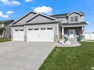 620 Williamson Ave, Chatham, IL 62629