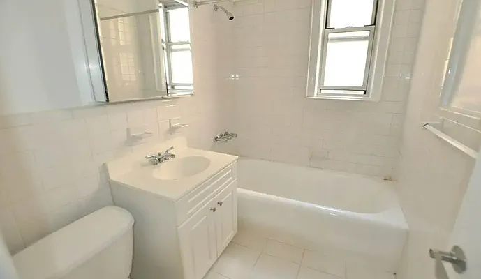 Rented by Manhattan Realty Group | media 4