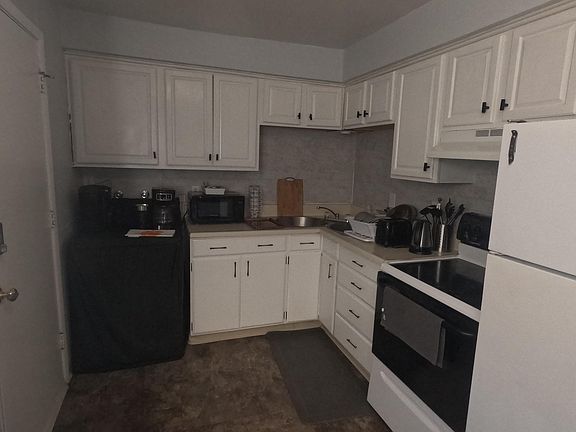 3rd image of 1200 S Curry St
