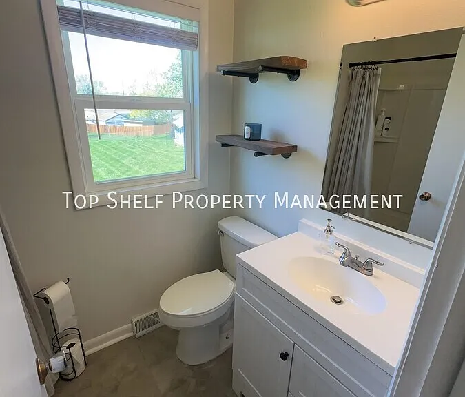 308 SW Westview Dr — Photo 7