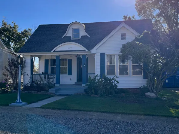 326 Pharr Ave, Selmer, TN 38375