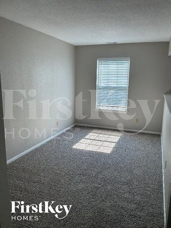 3 bed, 2.5 bath, 1522 sqft, $1,795 — Photo 3