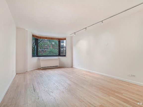 3rd image of 200 E 90th St APT 3A