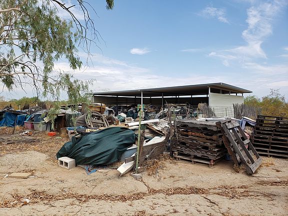 4th image of 2308 E Desert Ln