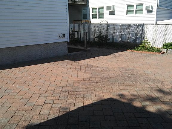 5th image of 588 Lamont Ave Floor 1