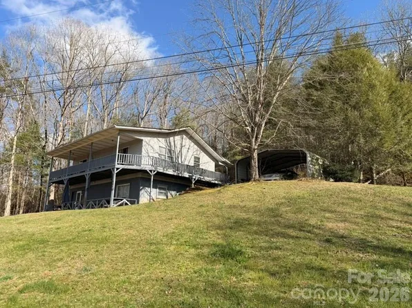 281 Cherrywood Cir, Hayesville, NC 28904