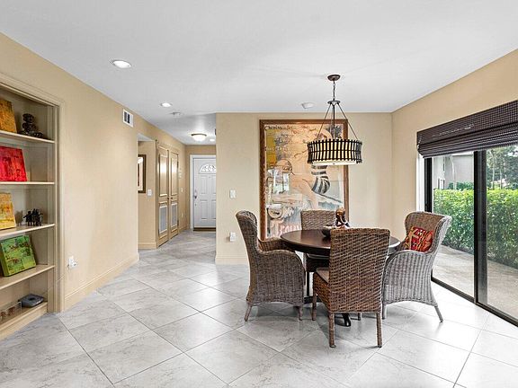 5th image of 50 Stratford Lane W #A