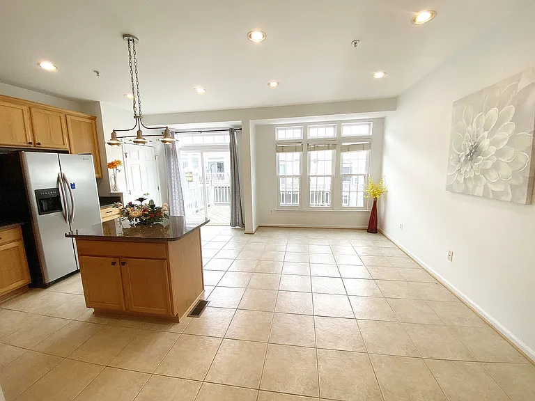 710 Market St E — Photo 11