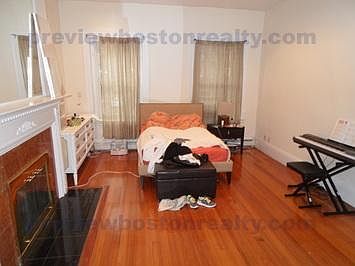 2nd image of 1689 Beacon St #D3