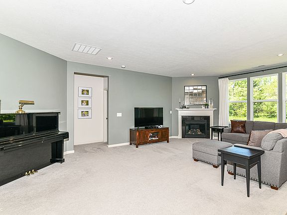 4th image of 6832 Oakcrest Dr