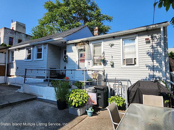 3rd image of 137 Sand Ln